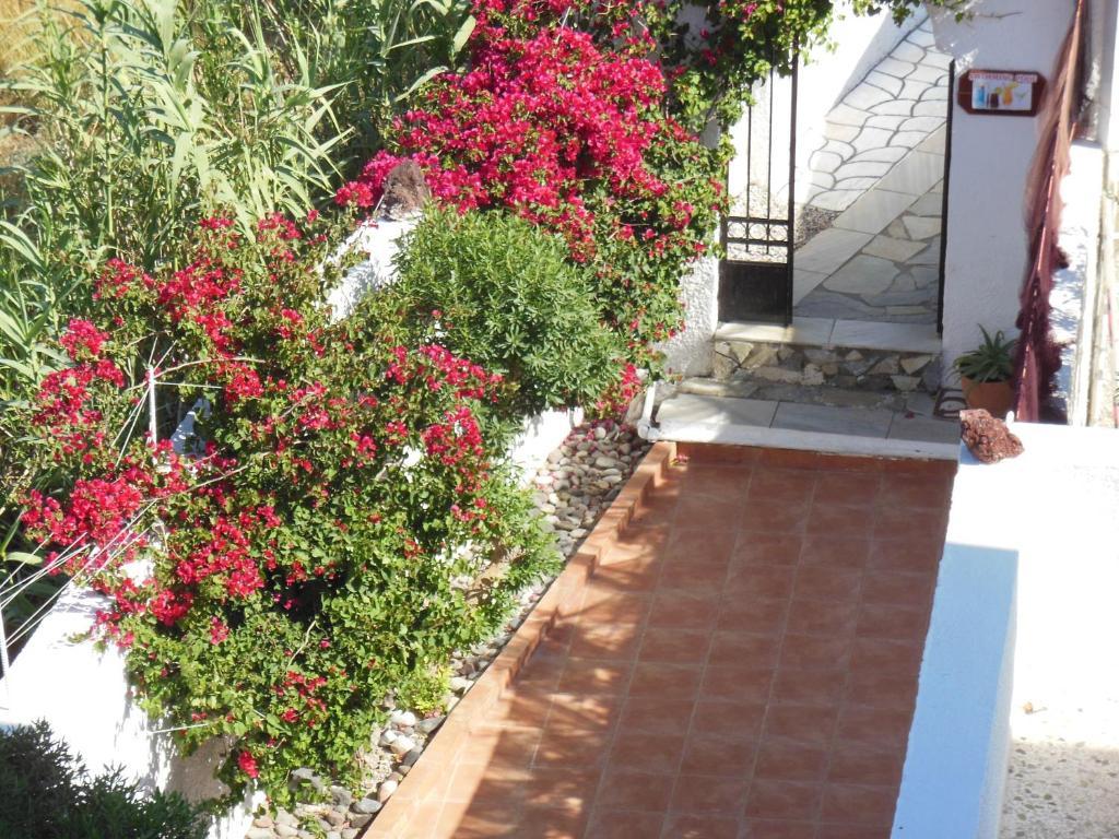 Santa Irini Hotel Períssa Eksteriør bilde