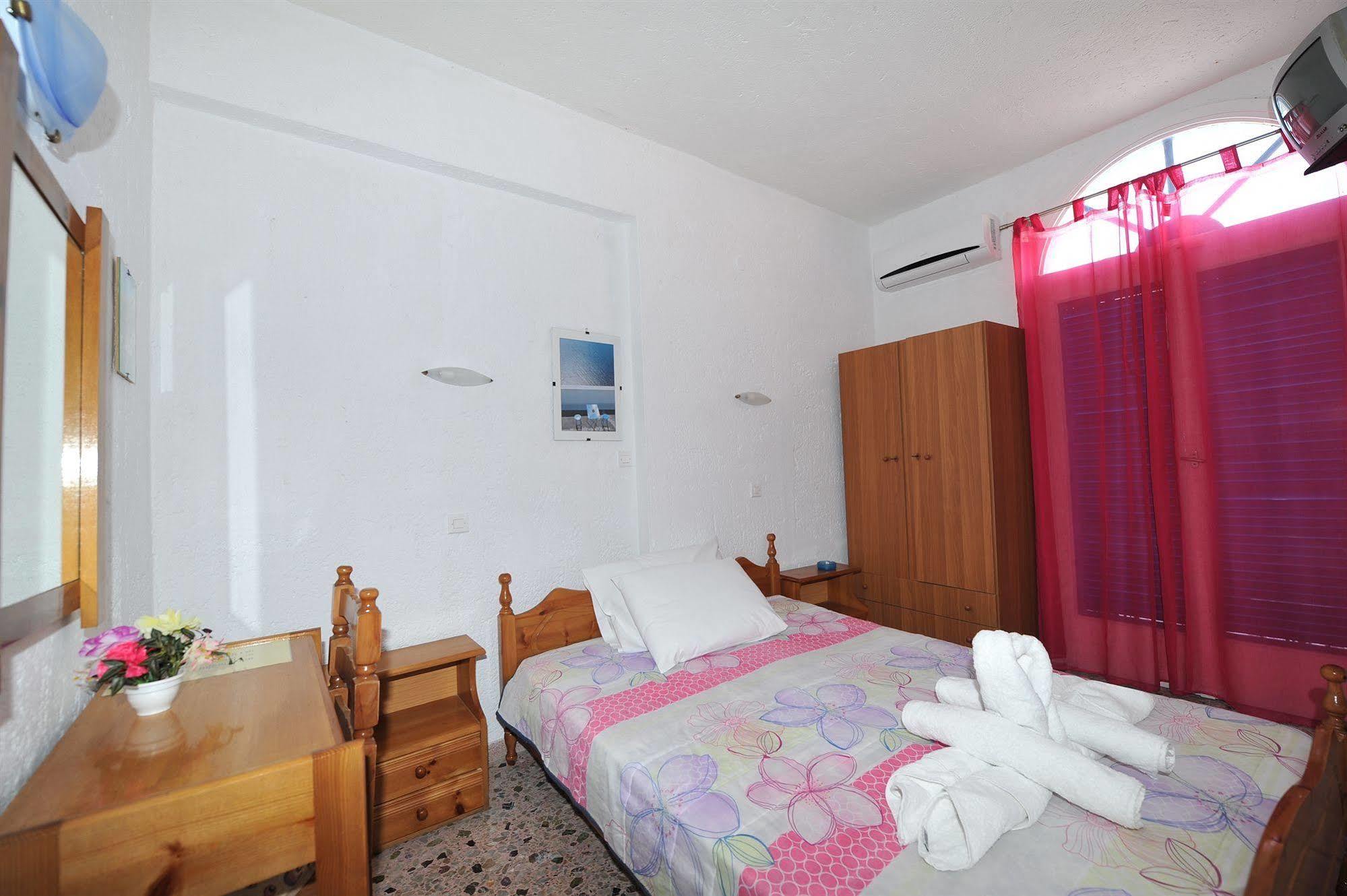 Santa Irini Hotel Períssa Eksteriør bilde